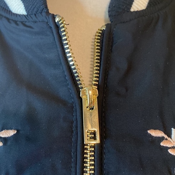 NWOT Forever 21 Black, White & Floral Zip Up Jacket Size Small - Picture 5 of 12